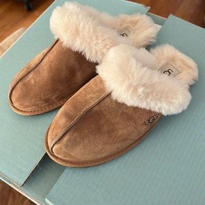 UGG Scuffette II slip on mule slippers US size 8 like new chestnut suede leather